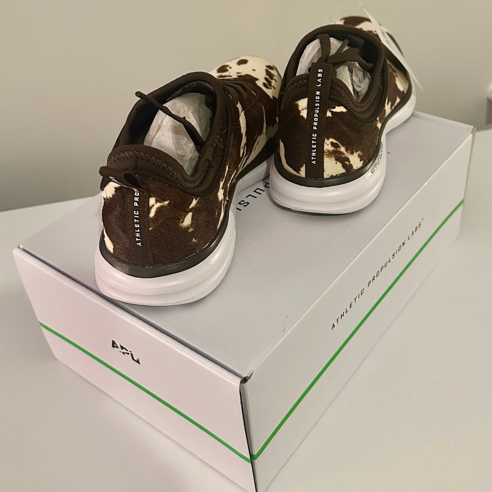 ❌SOLD❌APL Women's Iconic Phantom Deep Brown and White Sneakers - Picture 3 of 7